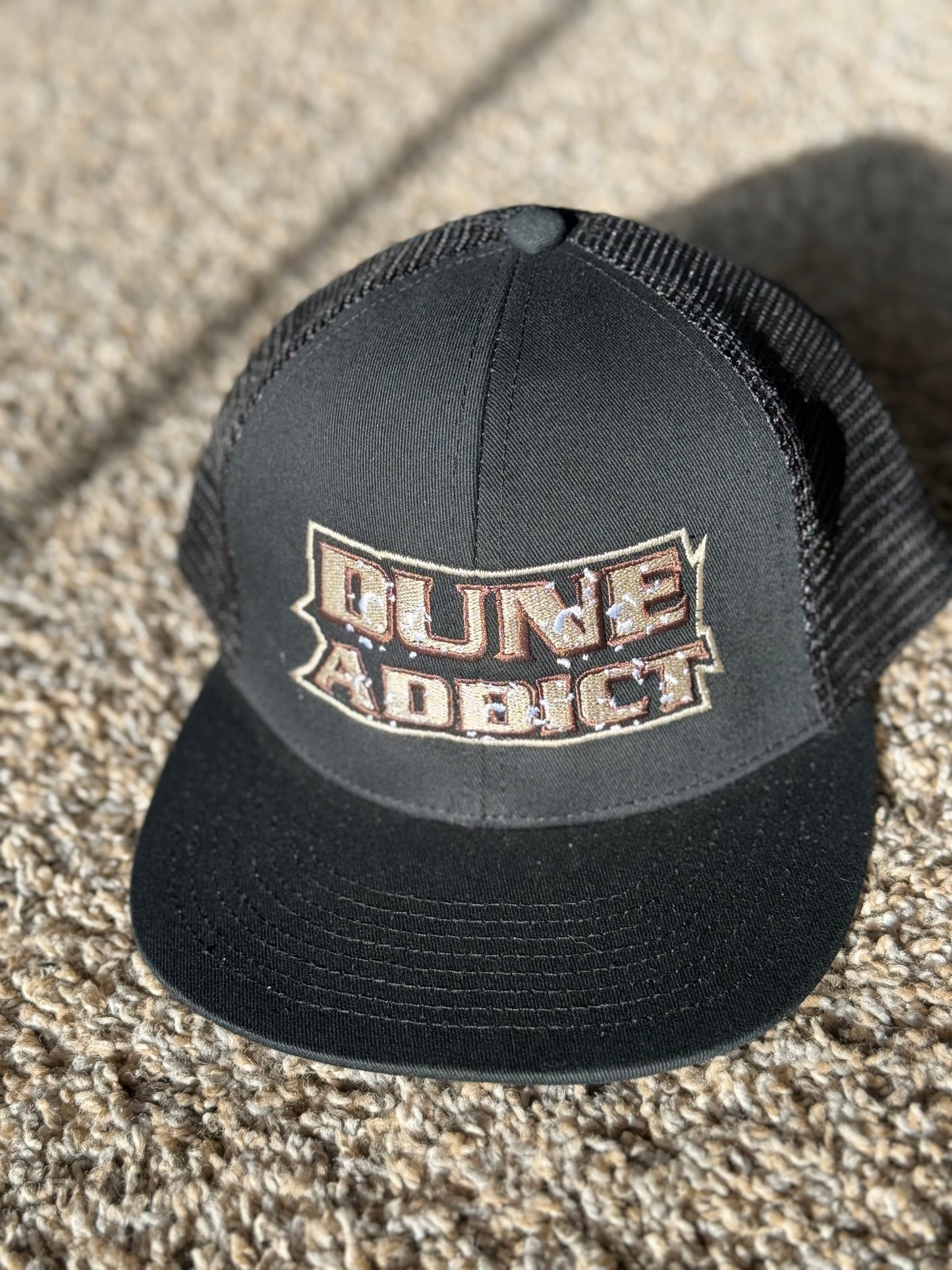 DUNE ADDICT SNAPBACK FLATBILL TRUCKER HAT