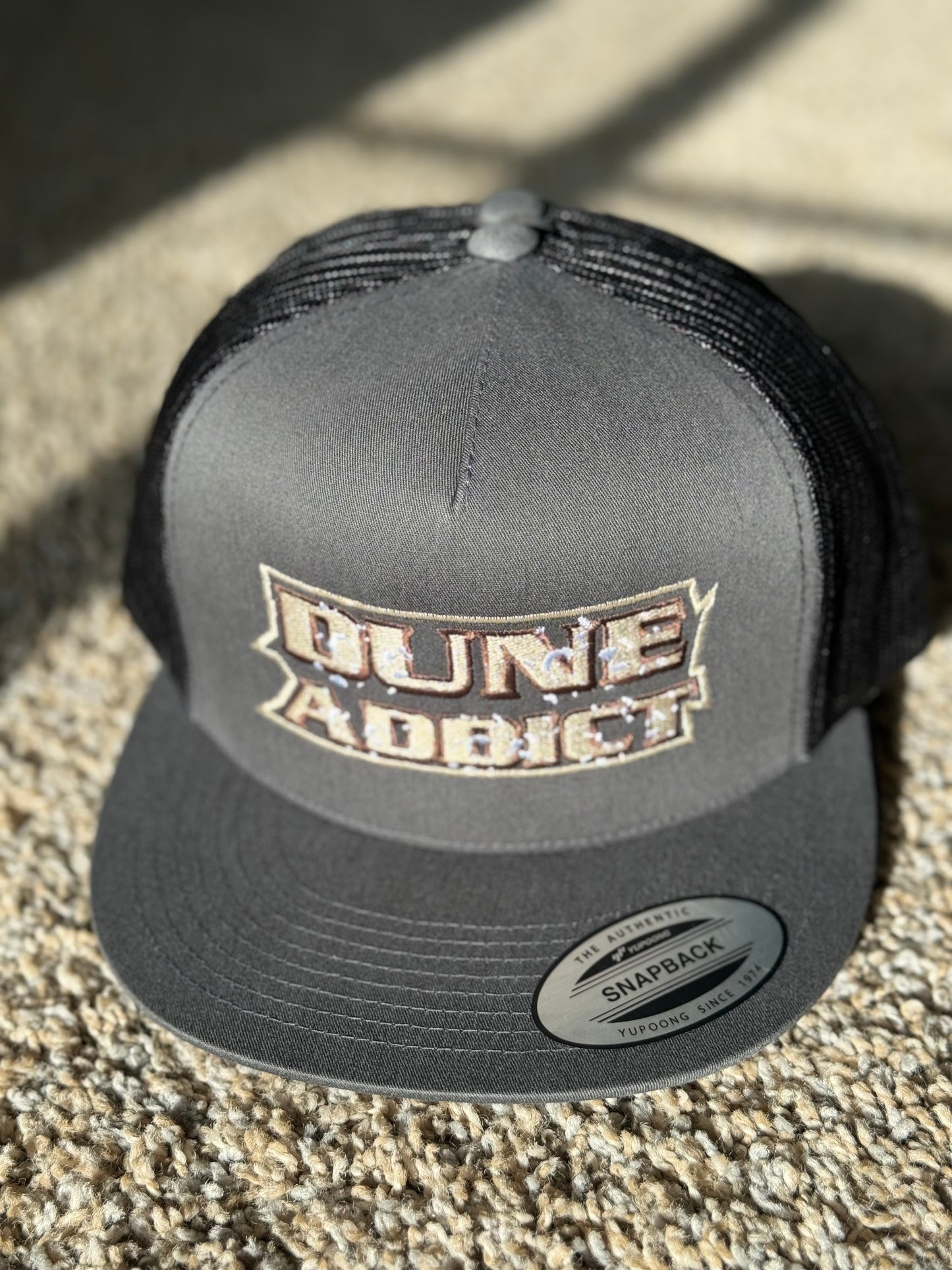 DUNE ADDICT SNAPBACK FLAT BILL TRUCKER HAT