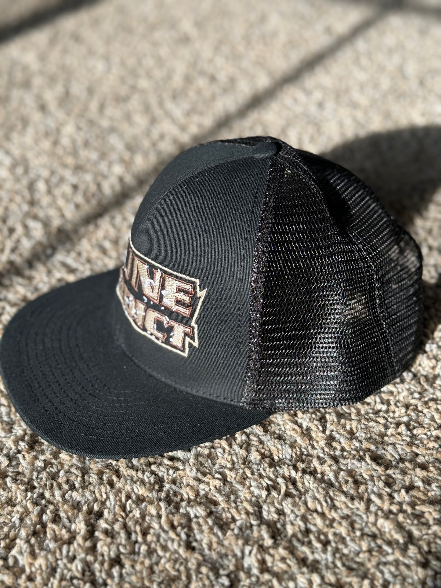 DUNE ADDICT SNAPBACK FLATBILL TRUCKER HAT