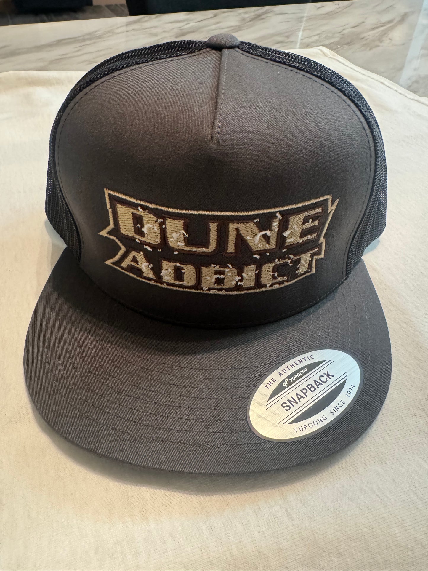 DUNE ADDICT SNAPBACK FLAT BILL TRUCKER HAT